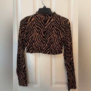 Fitted crop long sleeve top.